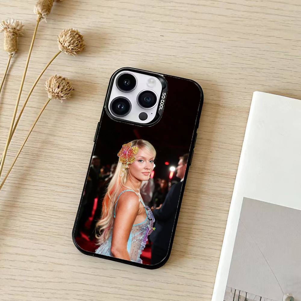 Singer Zara Larsson Midnight S - đánh giá và giá Phone Cases Zara