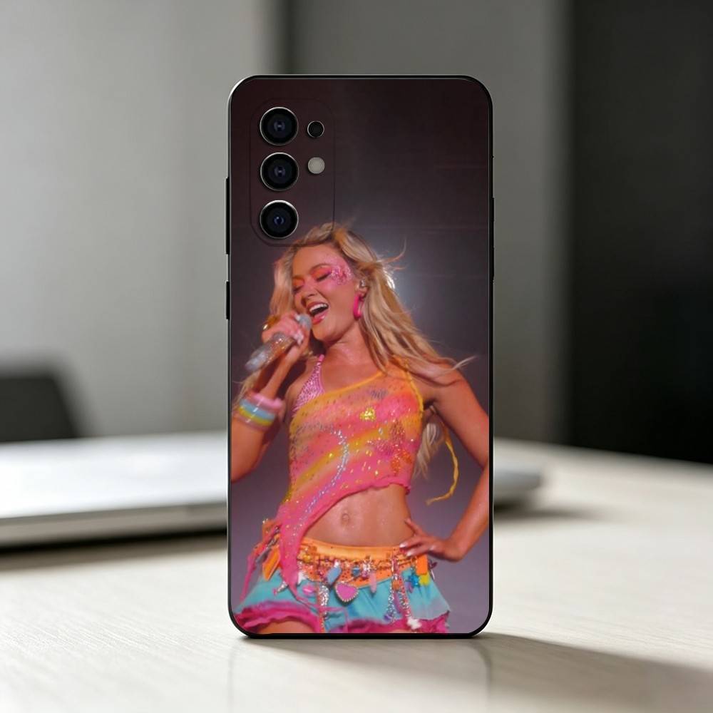 Singer U-Uncover Z-Zara Larsso - đánh giá và giá Phone Cases Zara