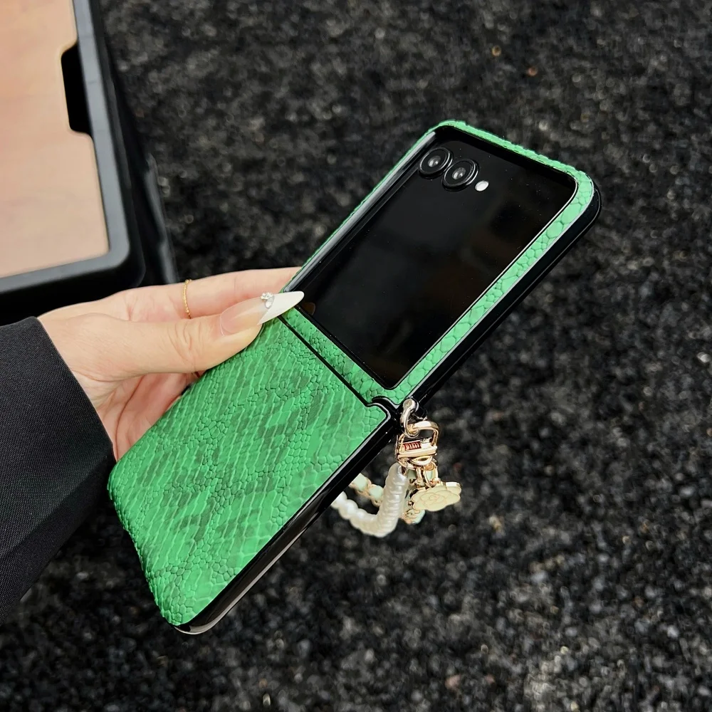 Luxurious Snake Texture Leathe - đánh giá và giá Flip Leather Case