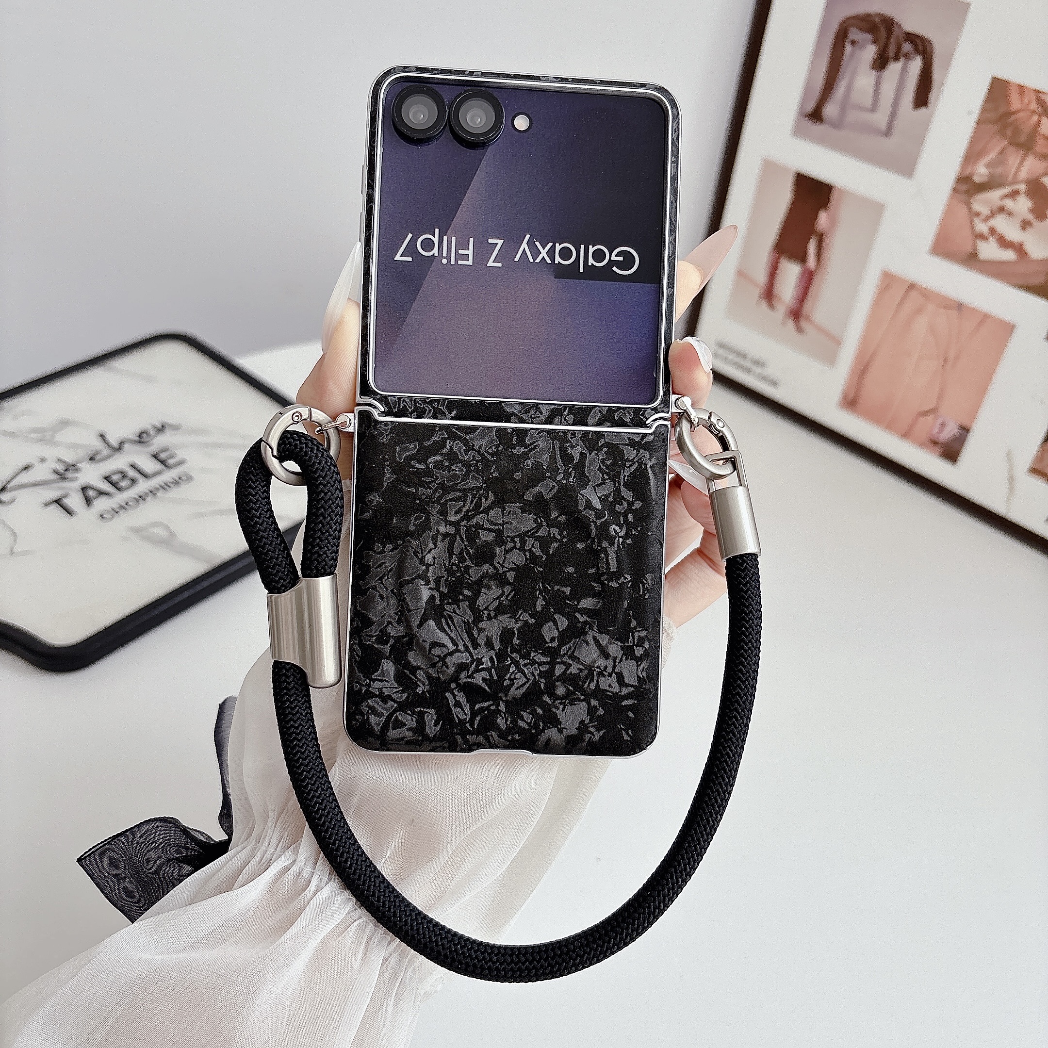 Wrist Strap for Magsafe Hinge  - đánh giá và giá Flip Leather Case