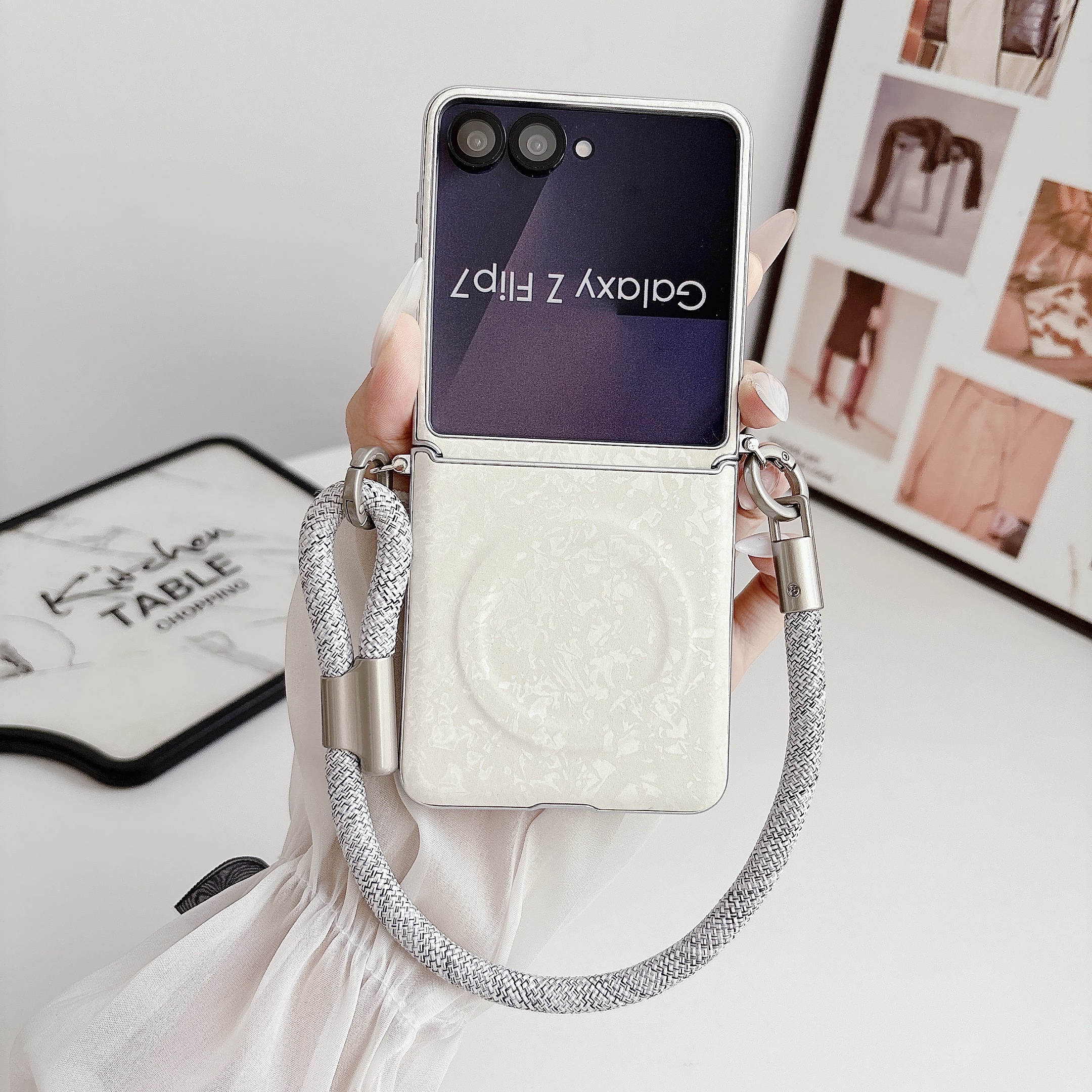 Wrist Strap for Magsafe Hinge  - đánh giá và giá Flip Leather Case