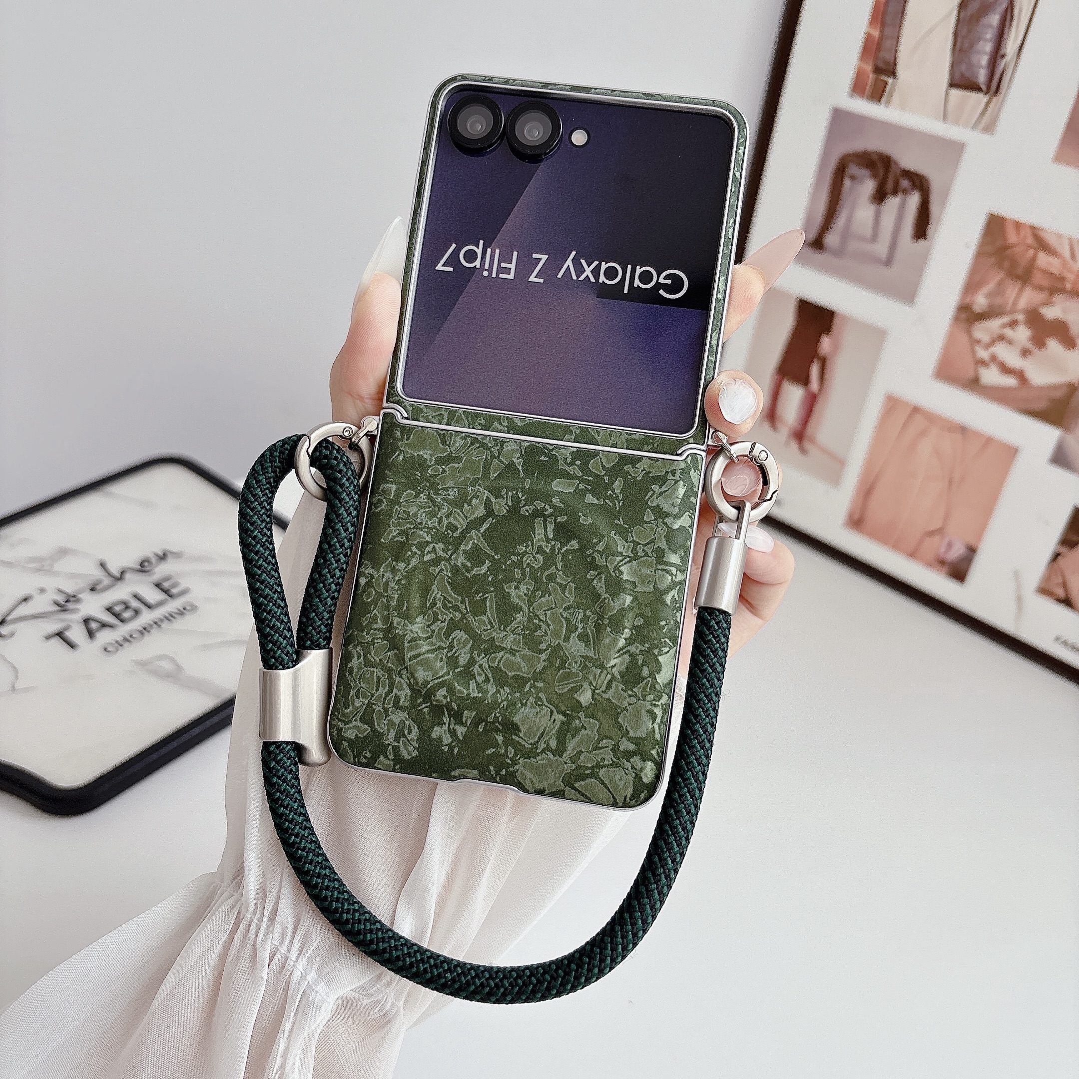 Wrist Strap for Magsafe Hinge  - đánh giá và giá Flip Leather Case